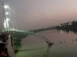 Morbi Gujarat zulto bridge down many people fall in down water rescue
